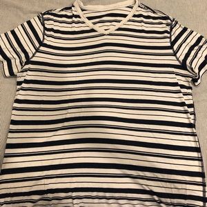 Men’s White & Navy stripe V-neck Lululemon Tee L